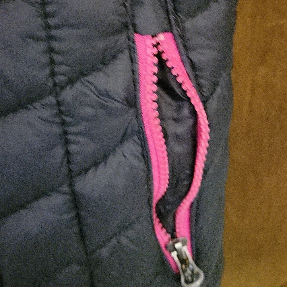 Magellan Outdoors Kids Puffer Jacket Size M EUC